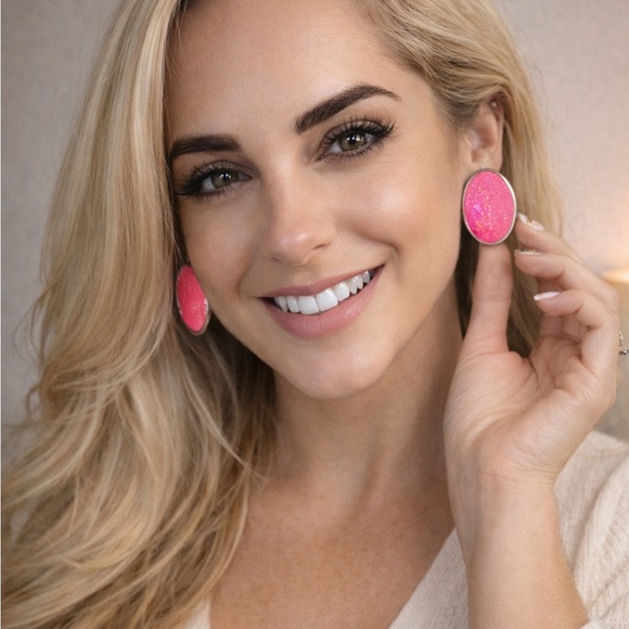 unbranded Jewelry - Elegant Glittering Oval Earrings